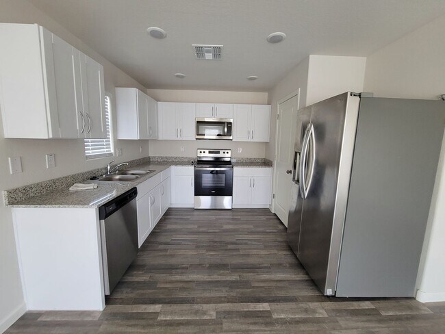 Foto del edificio - 3 BEDROOM 2 BATH SINGLE LEVEL