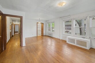 Building Photo - 407 W Green St