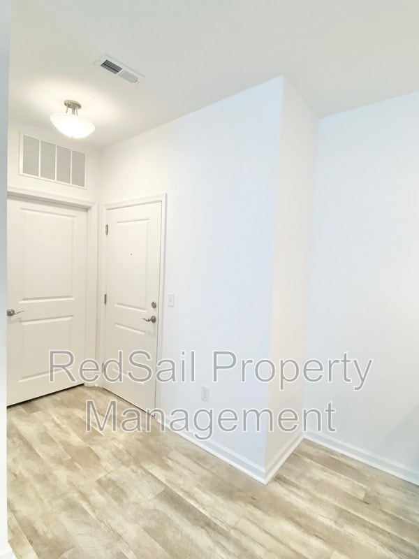 Building Photo - 1744 Vankar Dr