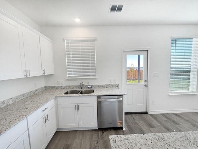 Building Photo - BRAND NEW 4 BR/3 bath home w/gameroom & study!