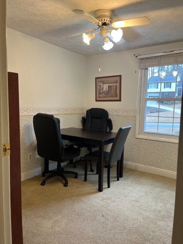 Foto del edificio - 210 Pinehurst Ln