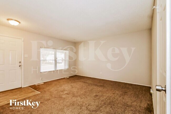 Foto del edificio - 6208 Silver Fox Dr