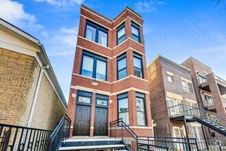 Building Photo - 1535 N Maplewood Ave