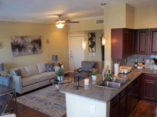 Building Photo - 2 br, 2 bath Apartment - 2601 Gramercy Str,