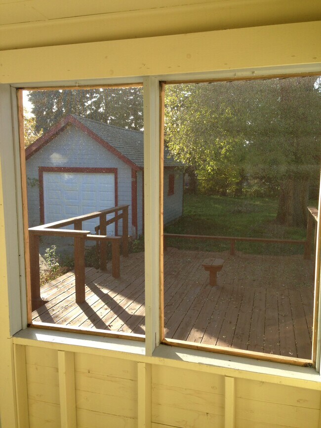 Foto del edificio - 821 Diamond Ave NE