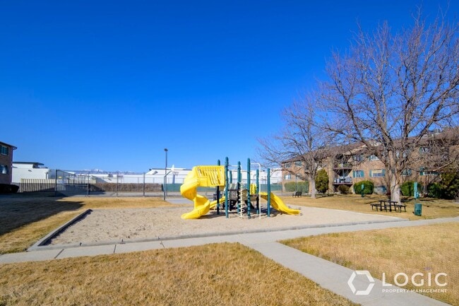 Building Photo - 4128 S Oak Meadows Dr