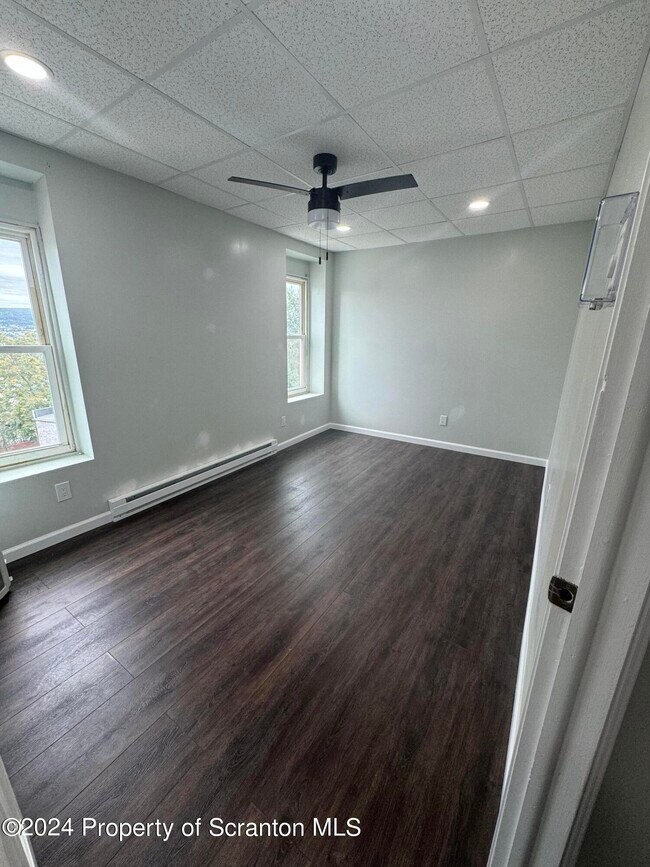 120 N Main St, Taylor, PA 18517 Room for Rent in Taylor, PA