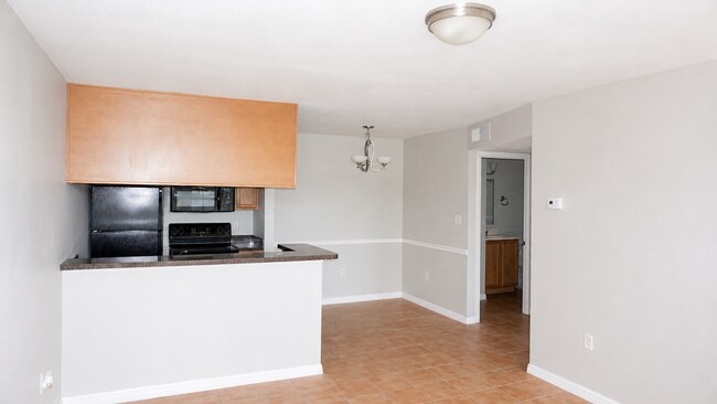 Building Photo - 220 Lake Parsons Green