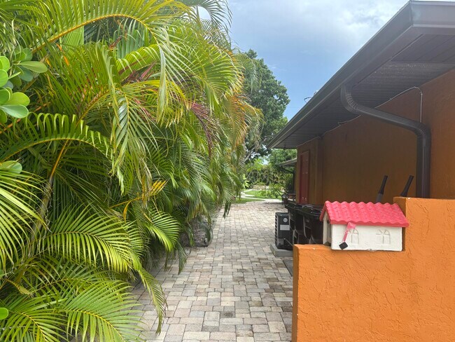 Foto del edificio - 1257 SE Airoso Blvd