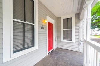 Building Photo - 1707 Sabine St