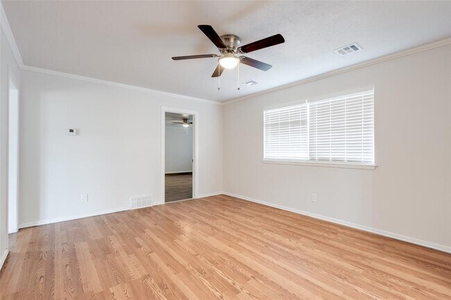 Foto del edificio - 324 NE 60th St