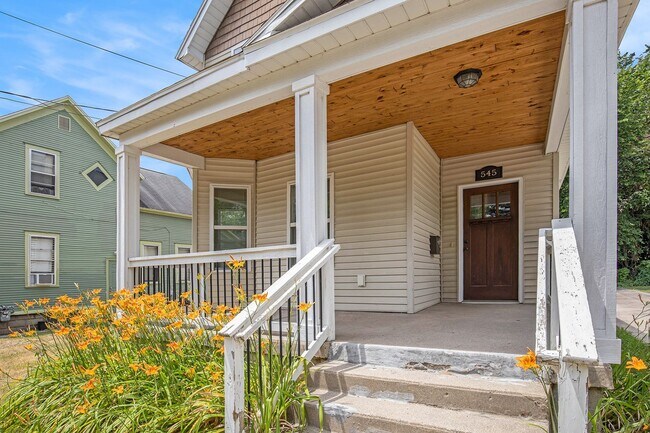 Foto del edificio - 4 Bedroom, 2 Bath Home near Uptown GR! Ava...