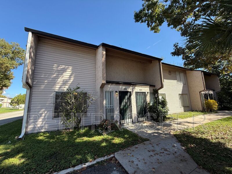 Foto principal - 4046 Shakespeare Rd