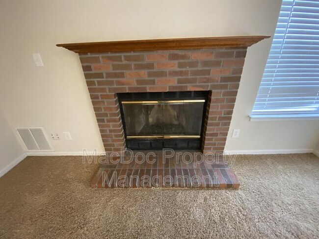 Building Photo - 5134 Mallards Landing Dr