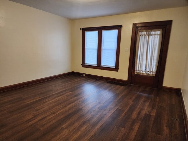 Living room - 328 n main st