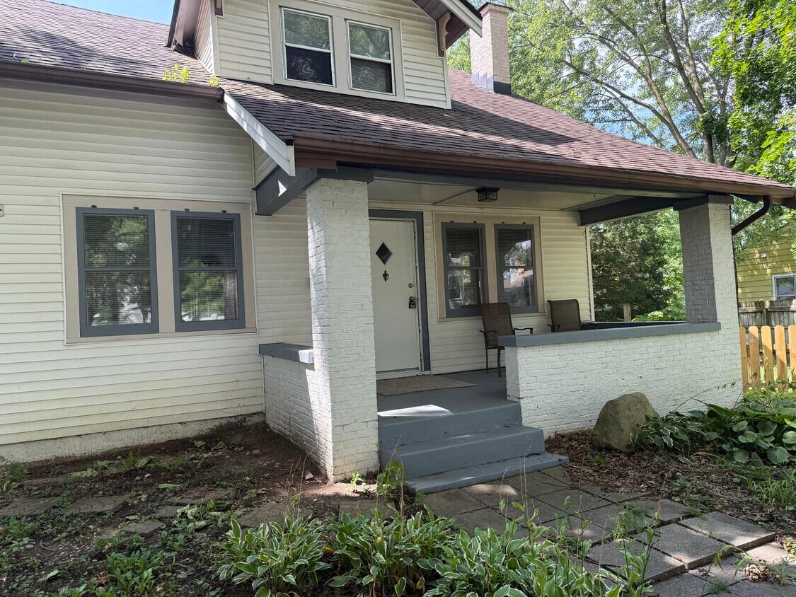Foto principal - 1511 E Edwards Ave