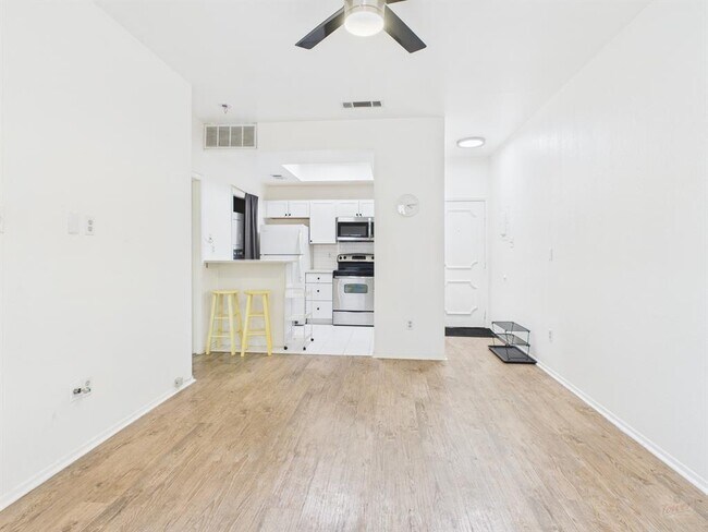 Foto del edificio - 806 W 24th St