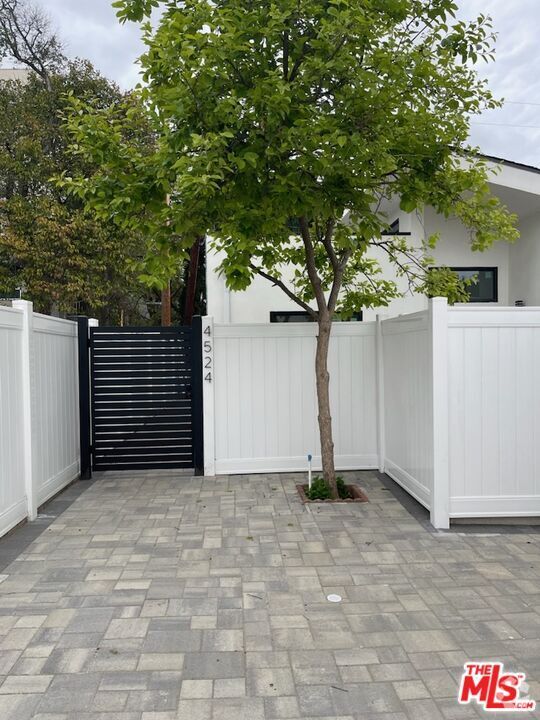 Building Photo - 4524 Mammoth Ave