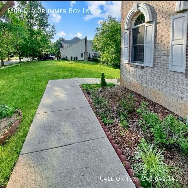 Building Photo - 1600 Old Drummer Boy Ln