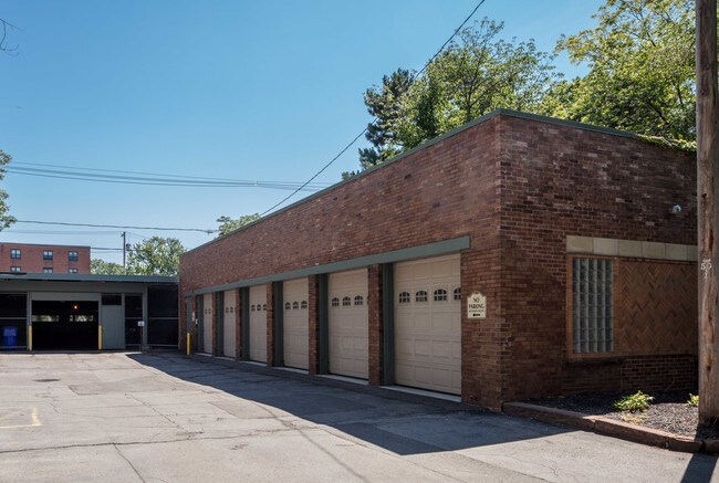 Foto del edificio - Canterbury Court Apartments