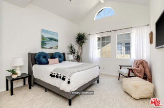 Foto del edificio - 850 N Poinsettia Pl