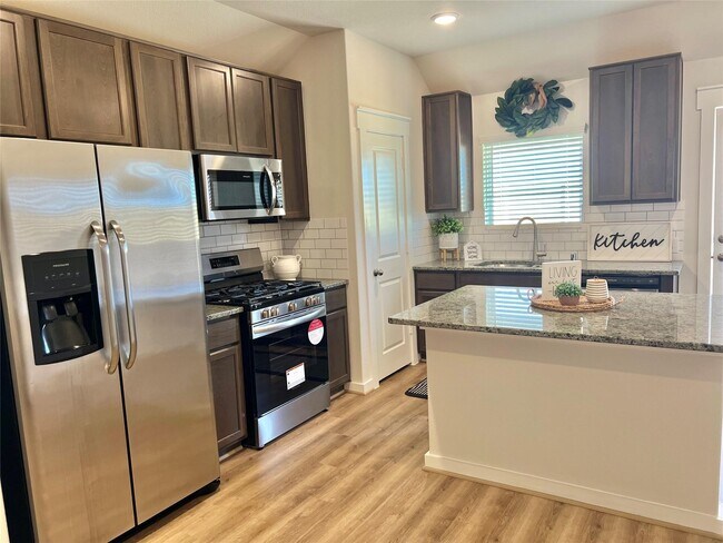 Building Photo - 7534 Coral Ter Dr