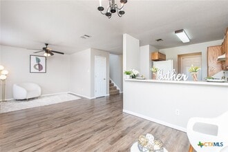 Building Photo - 402 Deloris Dr