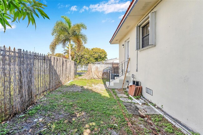 Foto del edificio - 600 SW 8th St