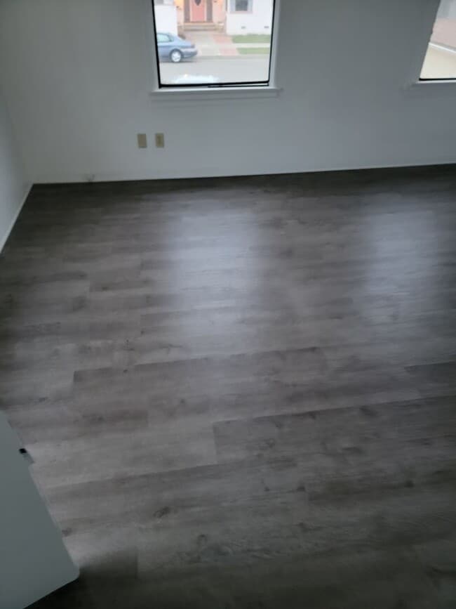 Building Photo - Spacious Studio unit above Garage