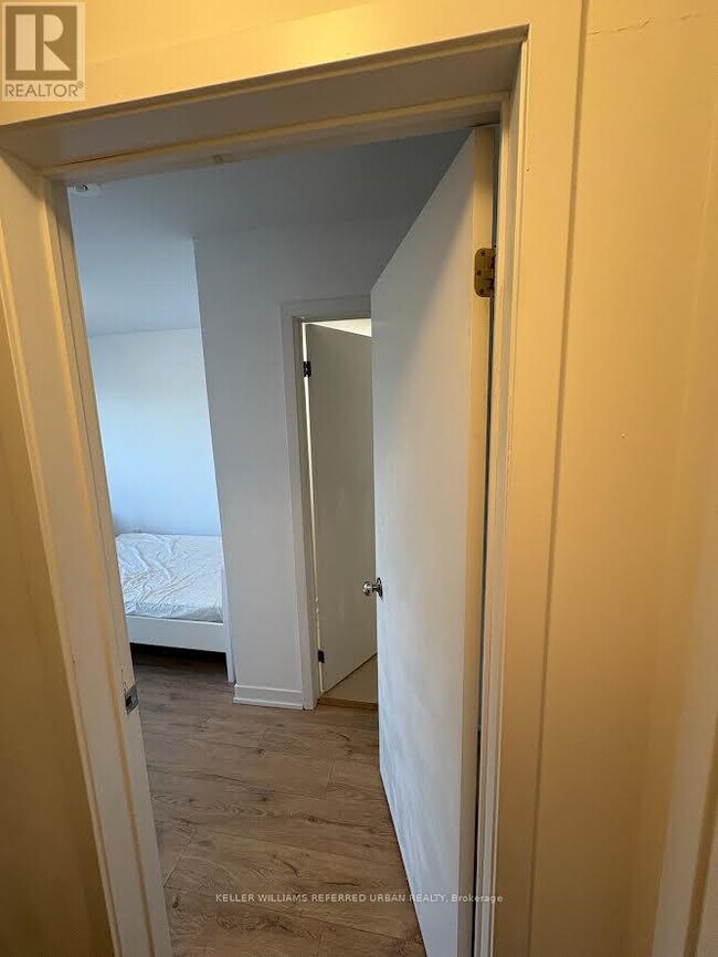 Photo du bâtiment - 1720 Simcoe St N