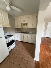 Building Photo - 562 Edmund Ave W