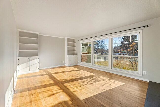Building Photo - 6216 Robertson Dr