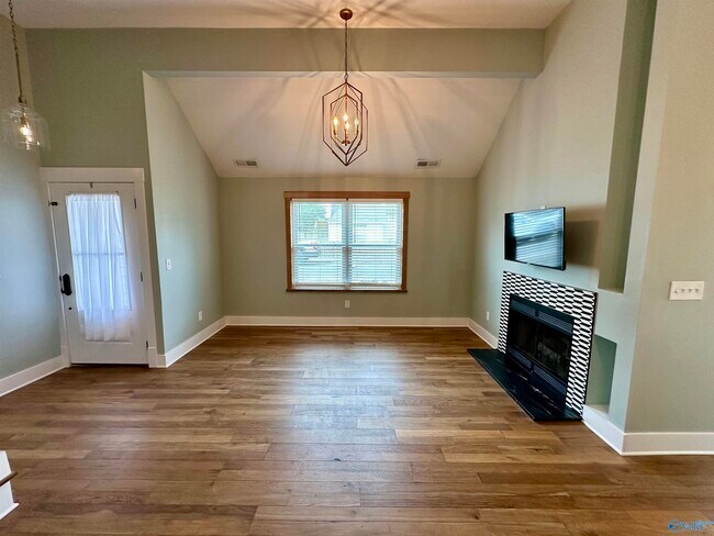 Building Photo - 107 Bridle Trace Ln