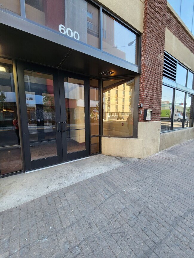 Foto del edificio - 600 Central Ave SW