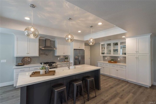 Building Photo - 2403 Mariposa Ave