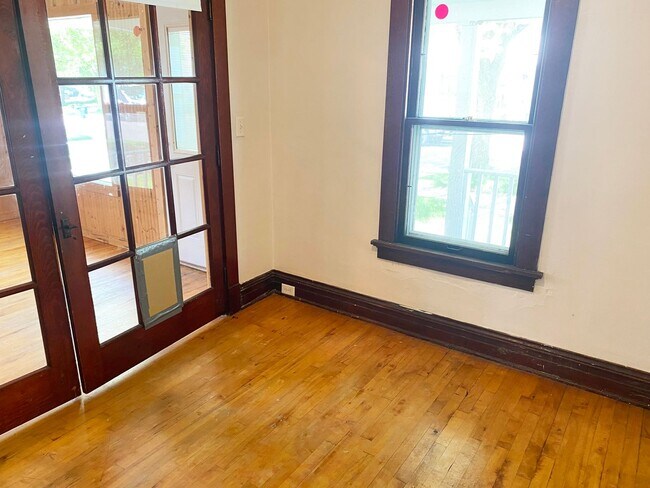 Building Photo - 3-Bedroom, 1-Bath Ranch Style Home with 1-...