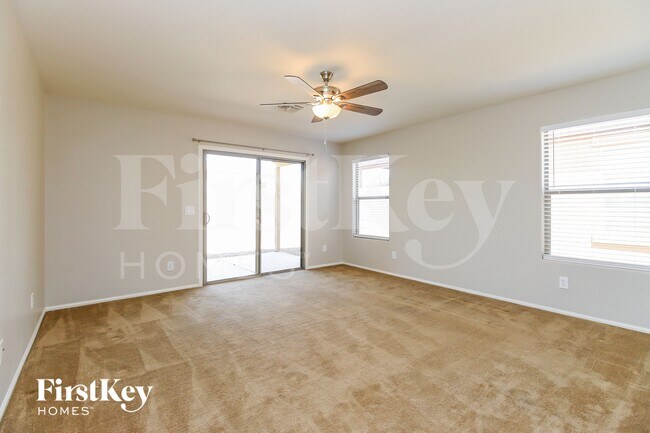 Foto del edificio - 1742 E Leslie Ave