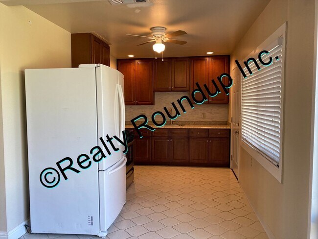 Foto del edificio - COMING SOON! Midtown Stockton, Three Bed, One Bath, One Car Garage.