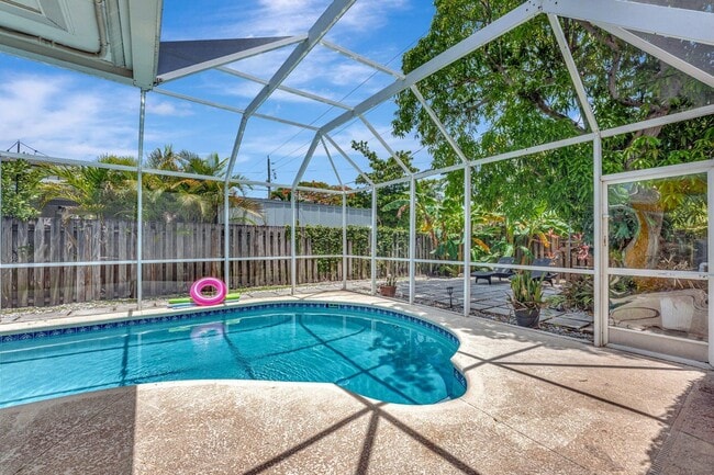 Building Photo - 1246 Johnson St