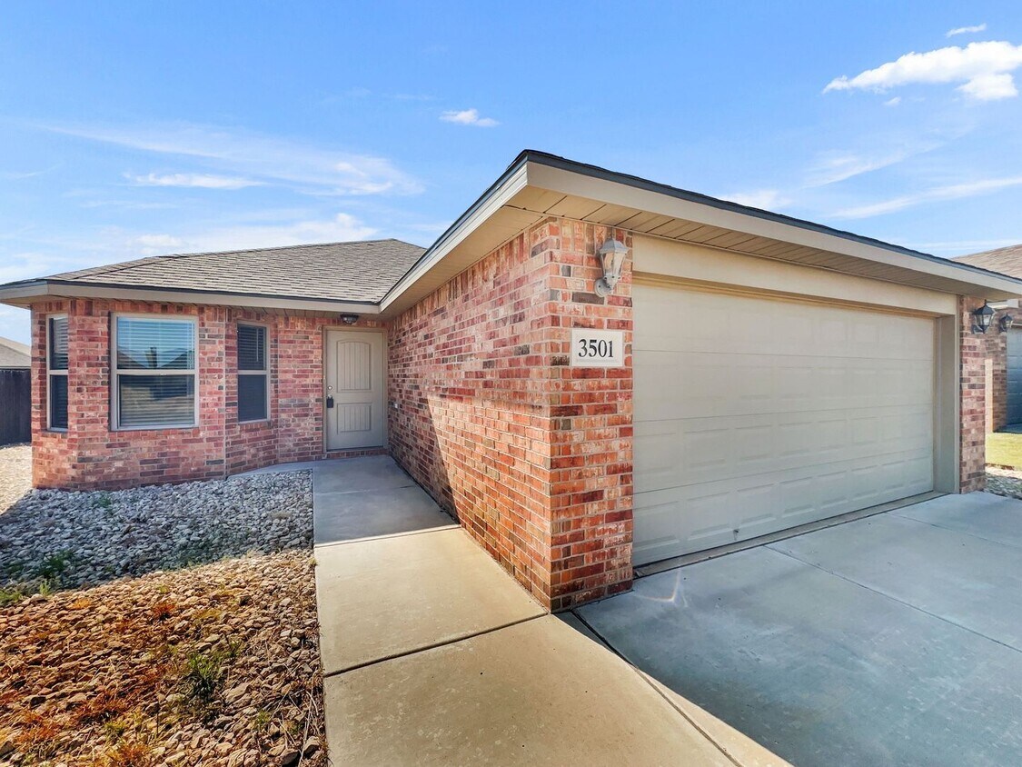 Foto principal - Fabulous 3/2/2 home Frenship - large yard