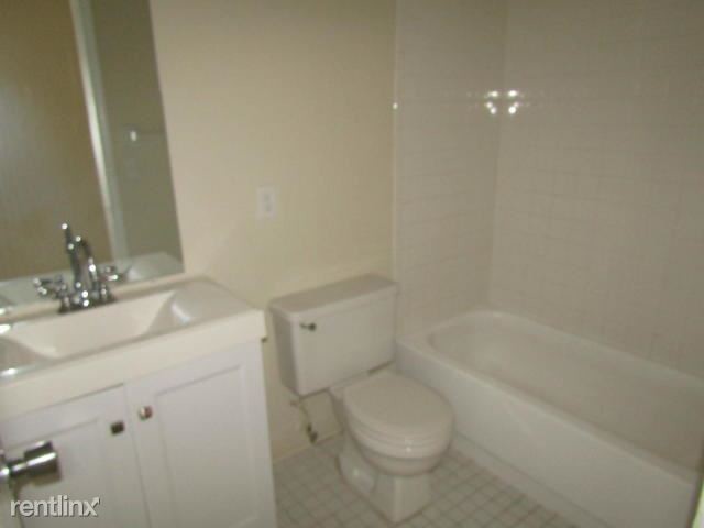Building Photo - 1 br, 1 bath  - 4850 NE 5th Ave Apt 119
