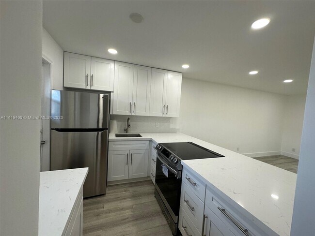 Building Photo - 20201 NE 29th Ct