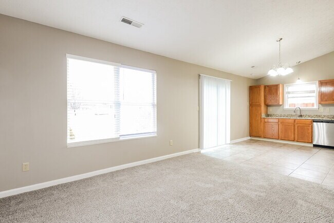 Building Photo - 748 Hollowood Ln