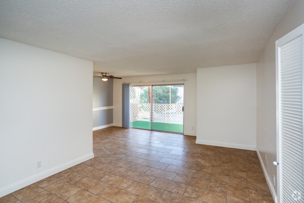 Del Mar Apartments