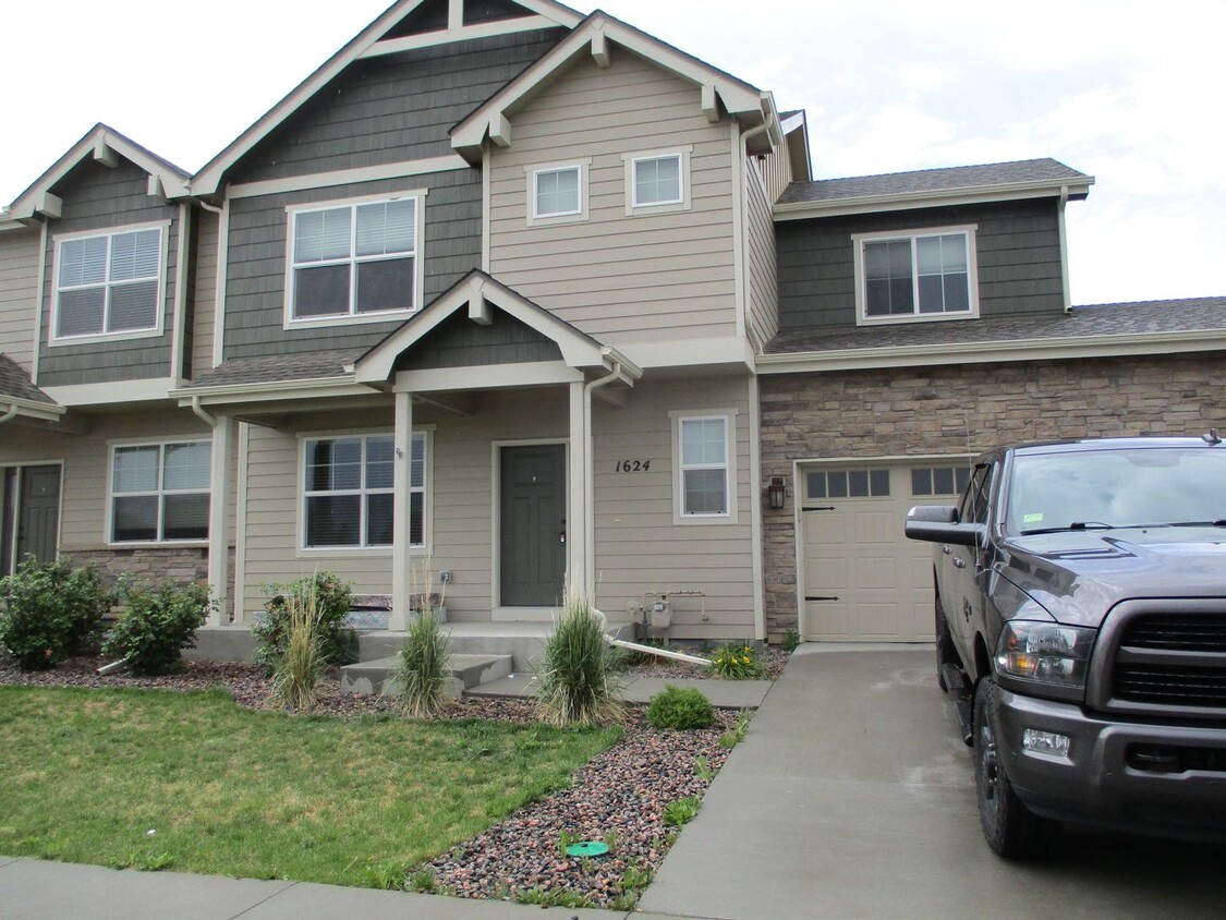 Primary Photo - Beautiful 3 Bedroom, 2.5 Bath 2 Story Town...