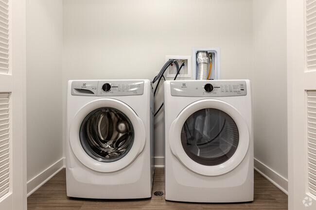 Studio - Laundry - Apex 400 Apartments