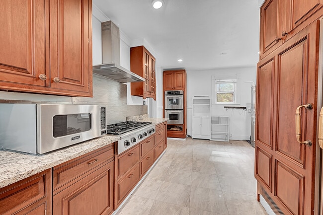 Building Photo - 2125 E 13th Ave