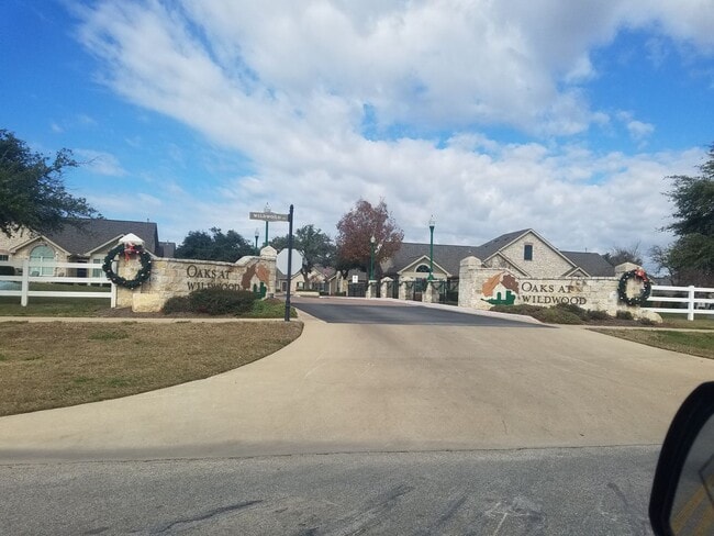 Building Photo - Dream retirement home in a vibrant 55+ com...