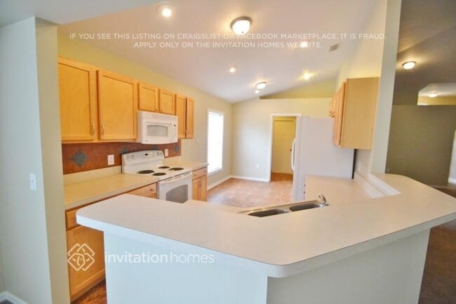 Building Photo - 992 Vanderbilt Dr