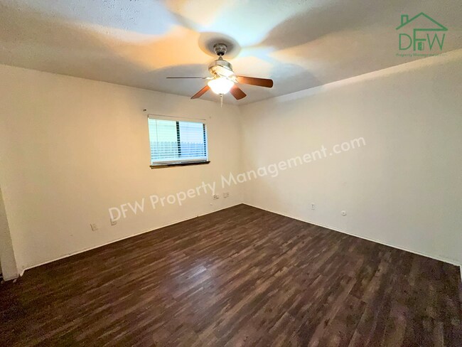 Foto del edificio - Cozy 3-Bedroom Home with Fireplace, Covered Patio & Large Fenced Backyard for Lease